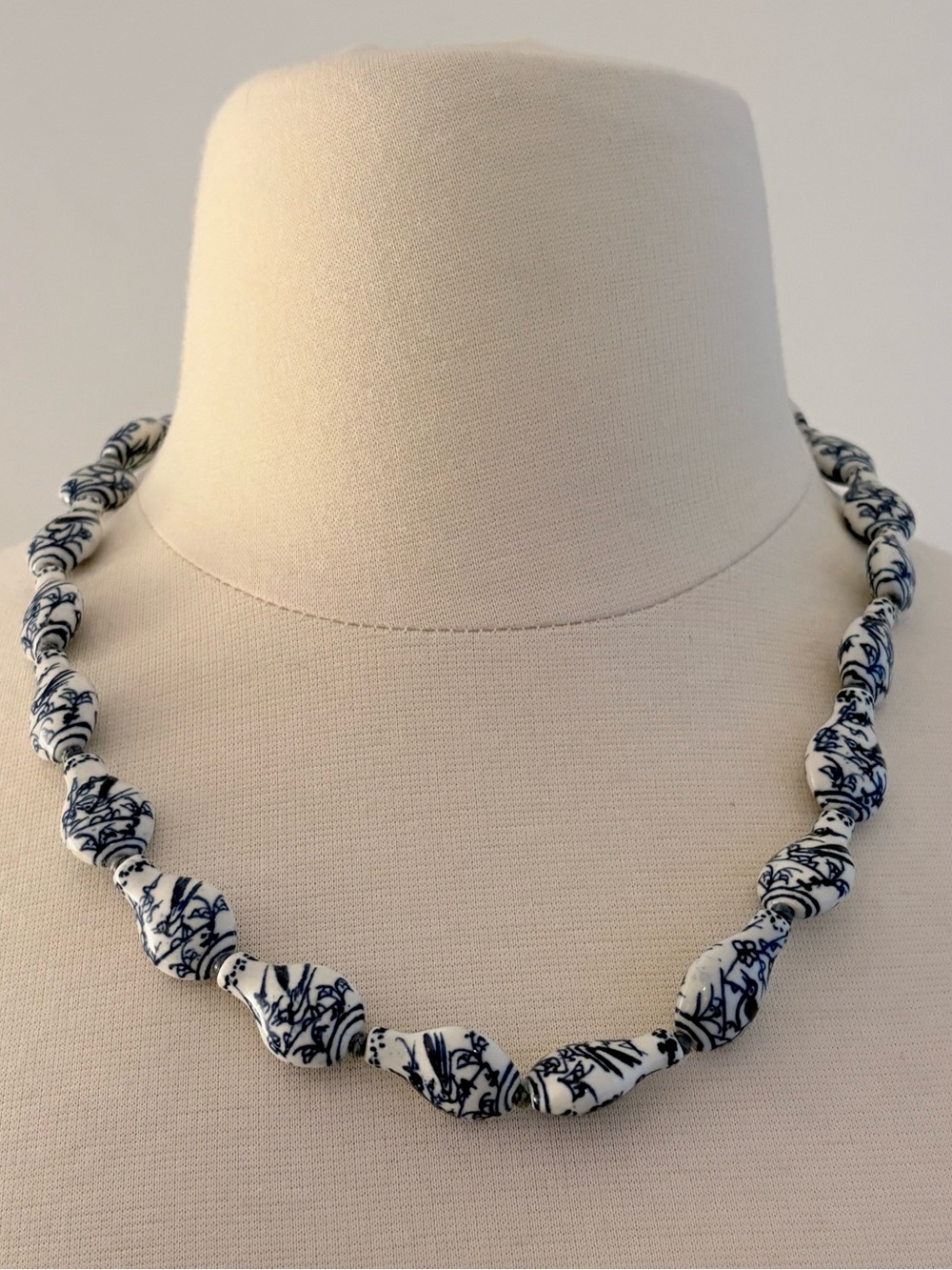 Chinese vase-shaded beaded blue and white ceramic necklace